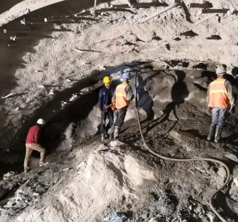 江山拱顶带模注浆料的施工流程及注意事项